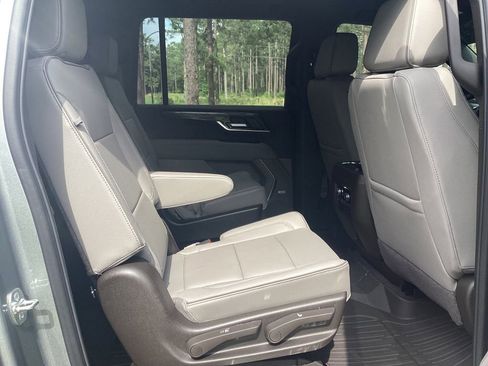 New 2026 GMC Yukon XL Elevation w/ LPO, Elevation Black Package RWD image 19