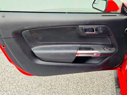 Used 2017 Ford Mustang Coupe image 10