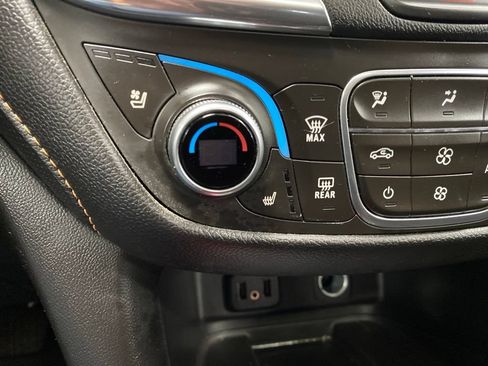 Used 2018 Chevrolet Equinox Premier FWD image 40
