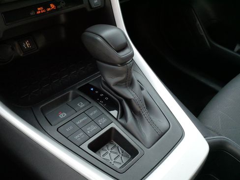 Used 2025 Toyota RAV4 XLE AWD/4WD image 24