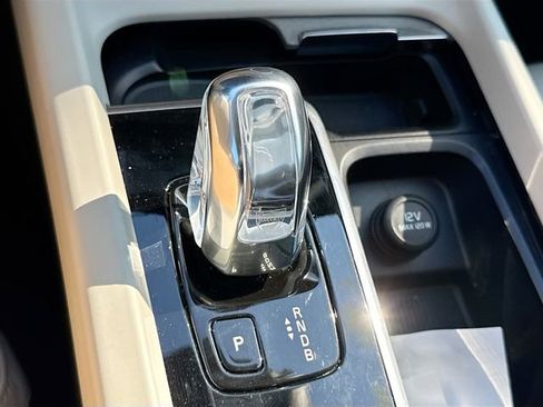 Used 2018 Volvo XC60 T8 Inscription w/ Luxury Seat Package AWD/4WD image 18