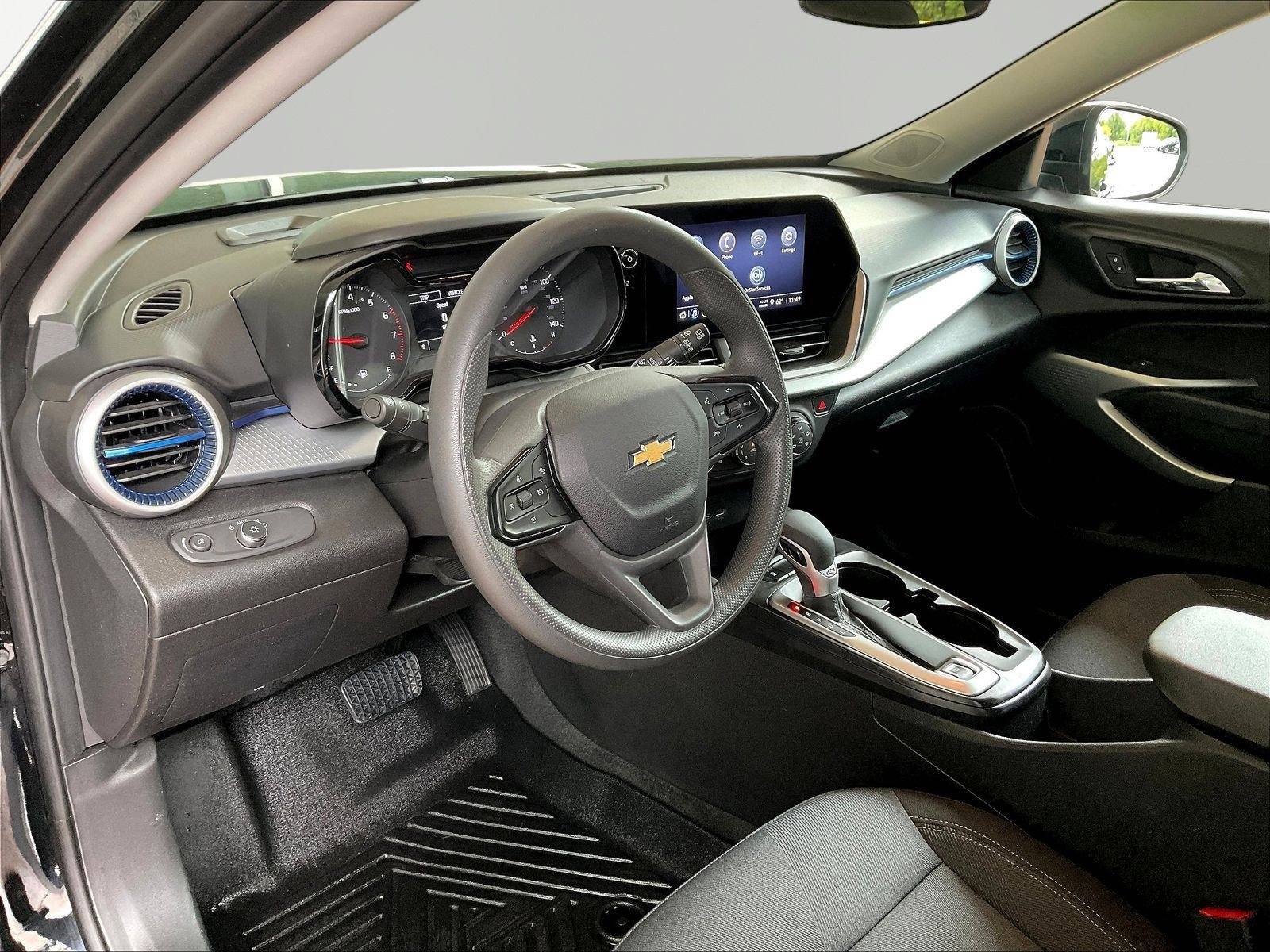 Used 2025 Chevrolet Trax LS w/ LS Convenience Package FWD image 15