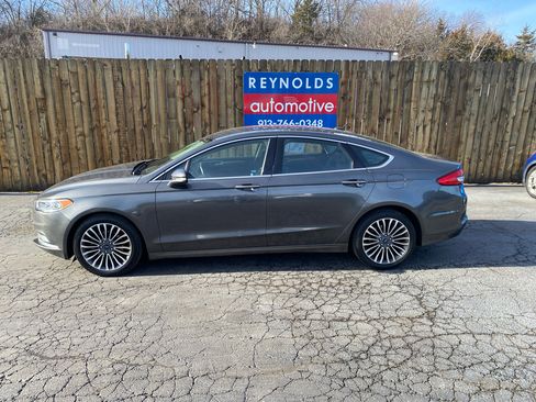Used 2017 Ford Fusion SE w/ Fusion SE Technology Package image 5