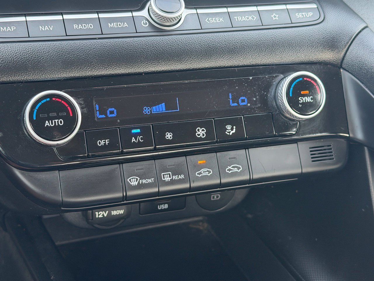 Used 2024 Hyundai Elantra SEL FWD image 16