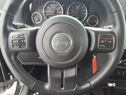 Used 2018 Jeep Wrangler Unlimited Sahara w/ Connectivity Group image 15