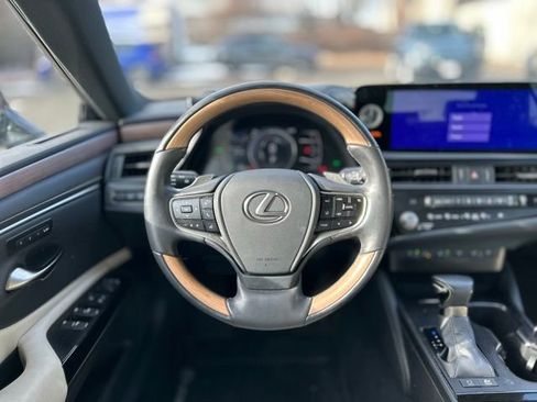 Certified 2024 Lexus ES 300h w/ Luxury Package image 21