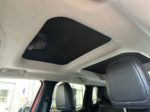 Used 2017 Jeep Renegade Limited AWD/4WD image 23