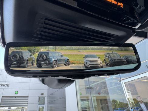 Certified 2025 Land Rover Range Rover SV AWD/4WD image 29