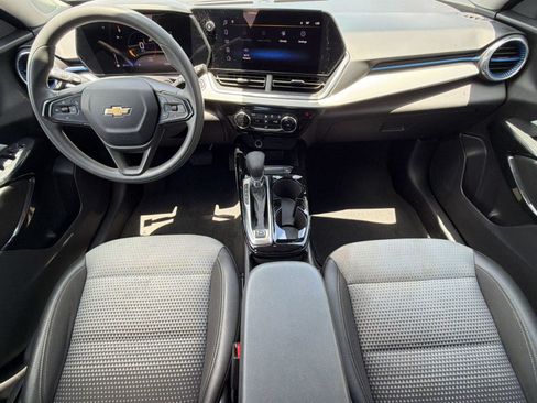 Used 2025 Chevrolet Trax LT FWD image 16