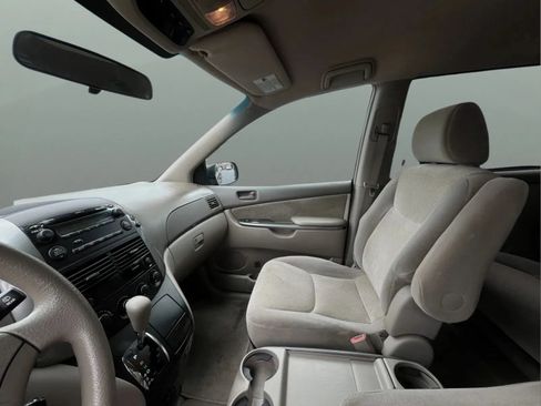 Used 2008 Toyota Sienna LE FWD image 10