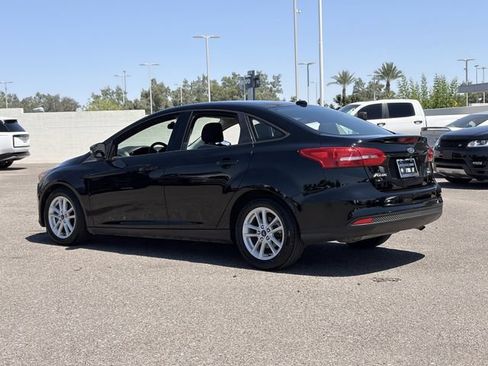 Used 2018 Ford Focus SE w/ Cold Weather Package FWD image 8