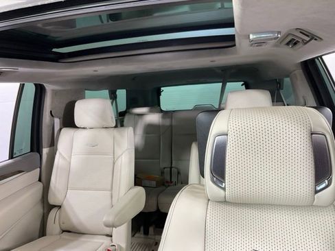 Used 2025 Cadillac Escalade ESV Sport Platinum image 33