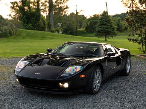 Used 2006 Ford GT RWD image 16