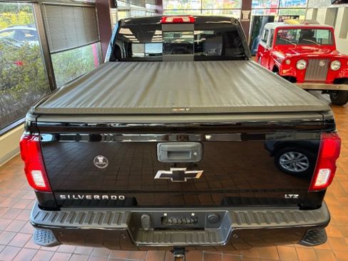 Used 2018 Chevrolet Silverado 1500 LTZ Z71 w/ LTZ Plus Package AWD/4WD image 11