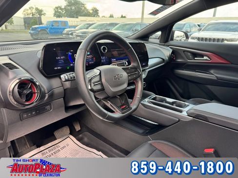 Used 2025 Chevrolet Equinox EV RS FWD image 3