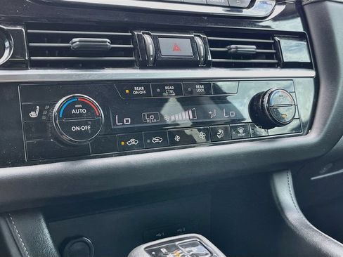 Used 2025 Nissan Pathfinder SV w/ SV Premium Package FWD image 15