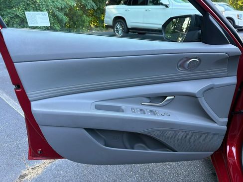 Used 2025 Hyundai Elantra Sport FWD image 10
