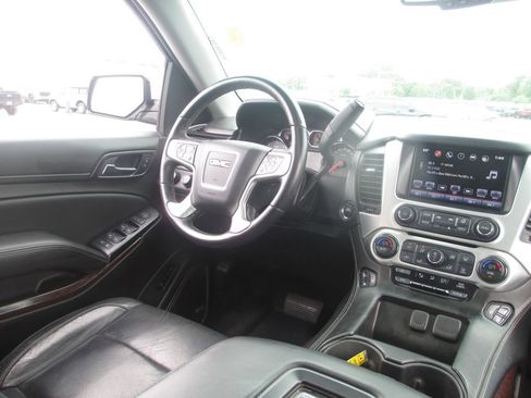 Used 2016 GMC Yukon XL SLT w/ Open Road Package AWD/4WD image 28