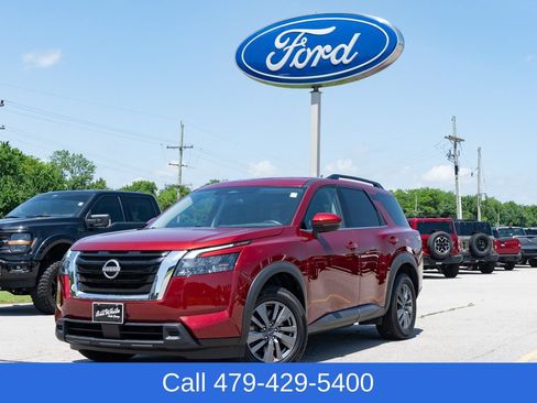 Used 2025 Nissan Pathfinder SV FWD image 2