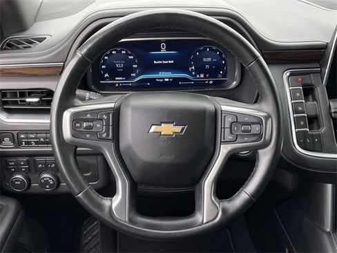 Used 2023 Chevrolet Suburban Premier image 12