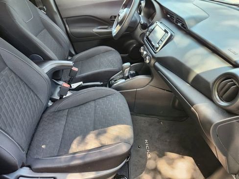 Used 2022 Nissan Kicks S image 11