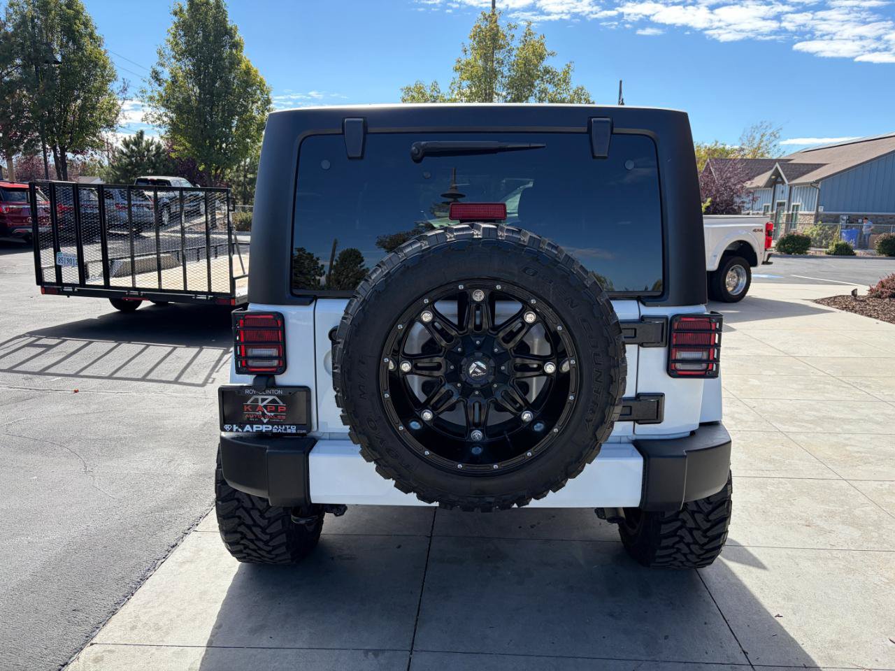 Used 2016 Jeep Wrangler Unlimited Sahara w/ Connectivity Group AWD/4WD image 10