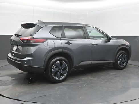 Used 2025 Nissan Rogue SV FWD image 9