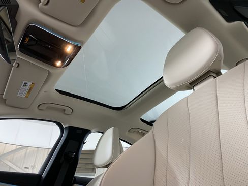 Used 2025 Mercedes-Benz E 350 4MATIC Sedan image 15