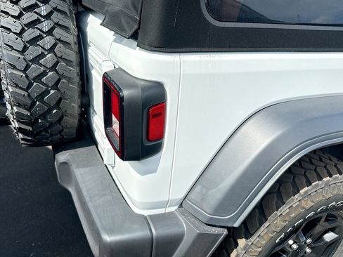 Used 2023 Jeep Wrangler Unlimited w/ Cold Weather Group AWD/4WD image 5