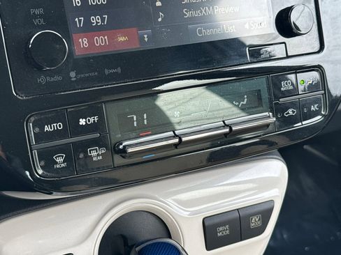 Used 2016 Toyota Prius Four w/ Advanced Technology Package image 19