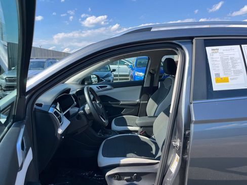 Used 2025 Volkswagen Taos SE FWD image 28