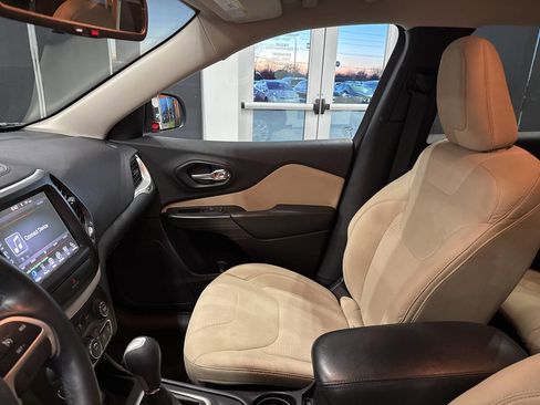 Used 2015 Jeep Cherokee Latitude image 23