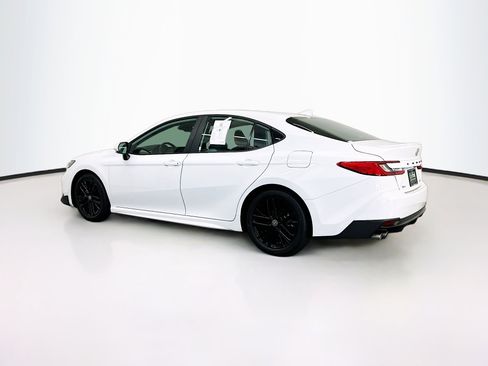 Used 2025 Toyota Camry SE FWD image 5
