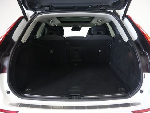 Used 2021 Volvo XC60 T6 Momentum image 15