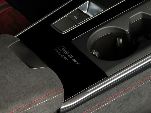 Used 2025 Audi RS 6 performance image 12