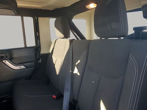 Used 2018 Jeep Wrangler Unlimited Sahara image 19