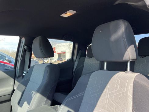 Used 2022 Toyota Tacoma TRD Sport w/ Black Out Package (TMS) image 5