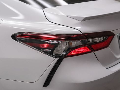 Used 2023 Toyota Camry SE FWD image 7