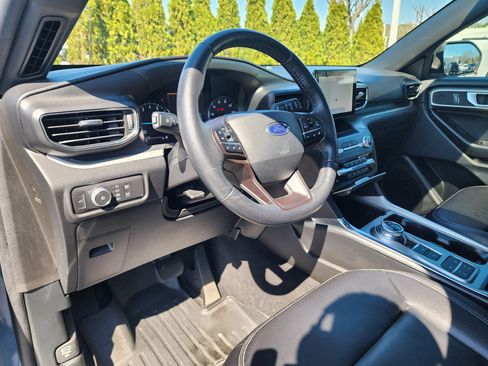 Used 2020 Ford Explorer XLT w/ Equipment Group 202A image 23
