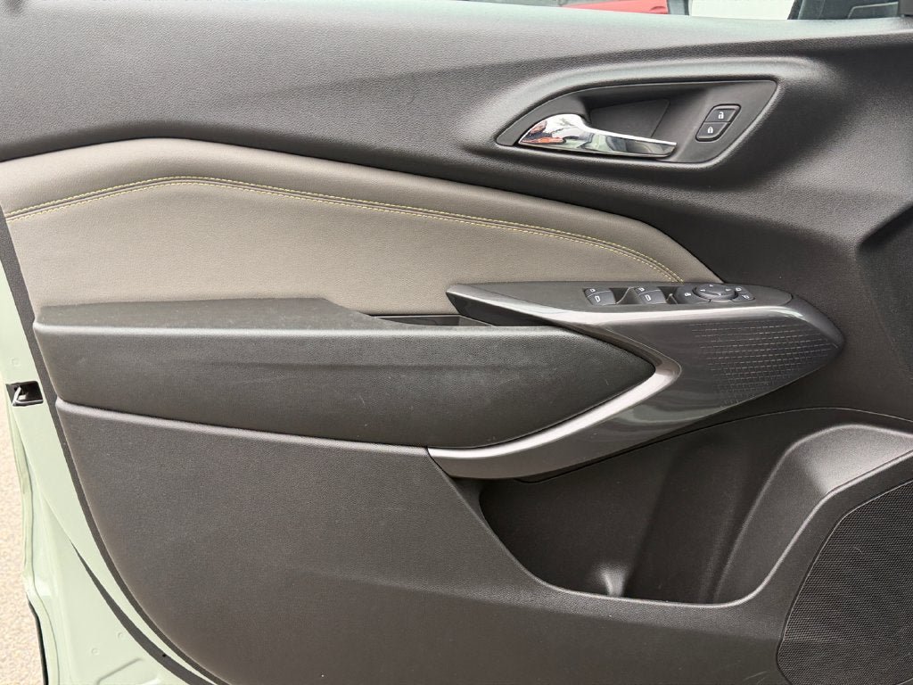 Used 2024 Chevrolet Trax ACTIV w/ Sunroof Package FWD image 21