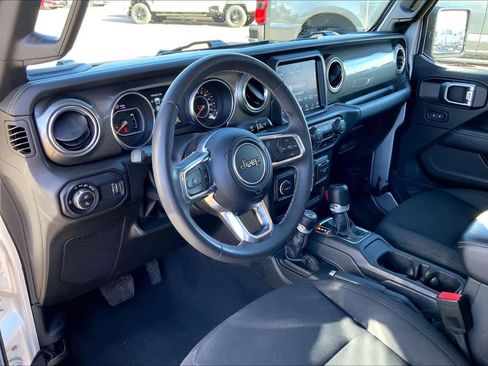 Used 2023 Jeep Gladiator Overland image 17