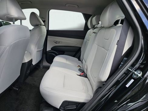 Used 2025 Hyundai Tucson SE FWD image 4