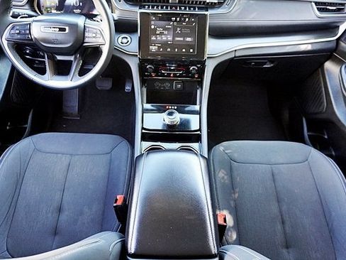 Used 2023 Jeep Grand Cherokee Laredo RWD image 20