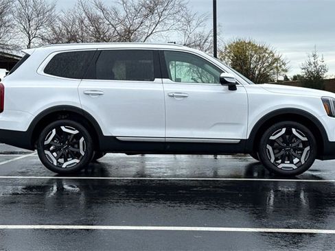New 2025 Kia Telluride S image 3