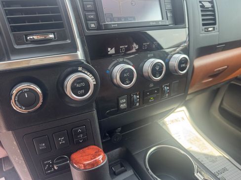 Used 2019 Toyota Sequoia Platinum AWD/4WD image 25