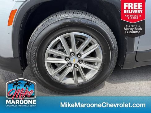 Used 2023 Chevrolet Traverse LT FWD image 1