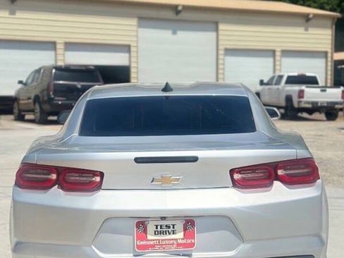 Used 2019 Chevrolet Camaro LT RWD image 5