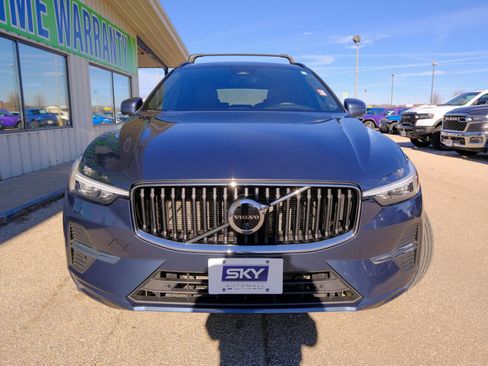 Used 2022 Volvo XC60 B5 Momentum image 14