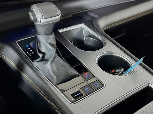 Used 2024 Toyota Sienna XLE Woodland Edition image 18