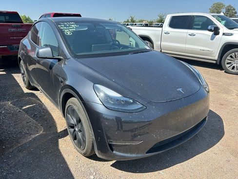 Used 2025 Tesla Model Y Long Range AWD/4WD image 3